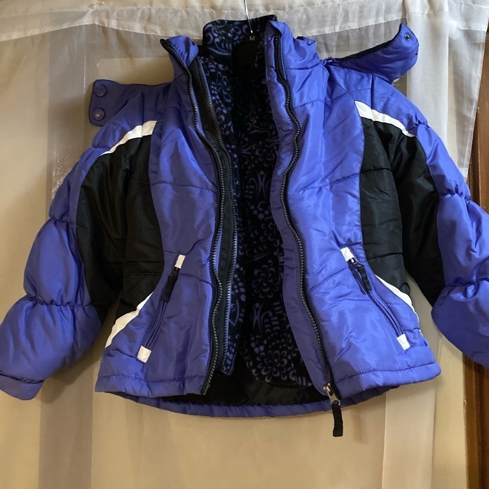 Static puffer kids coat size 7/8 purple black and white